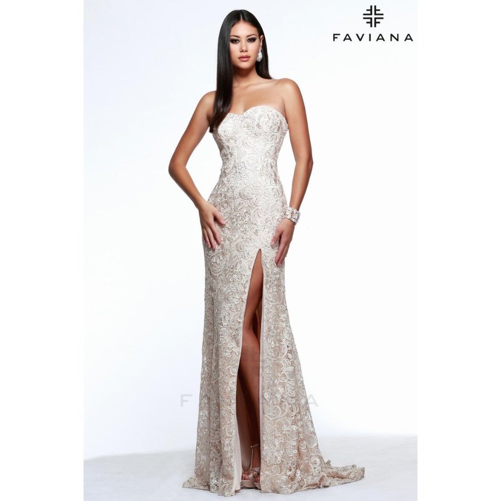 FAVIANA Lace Evening Gown in Ivory